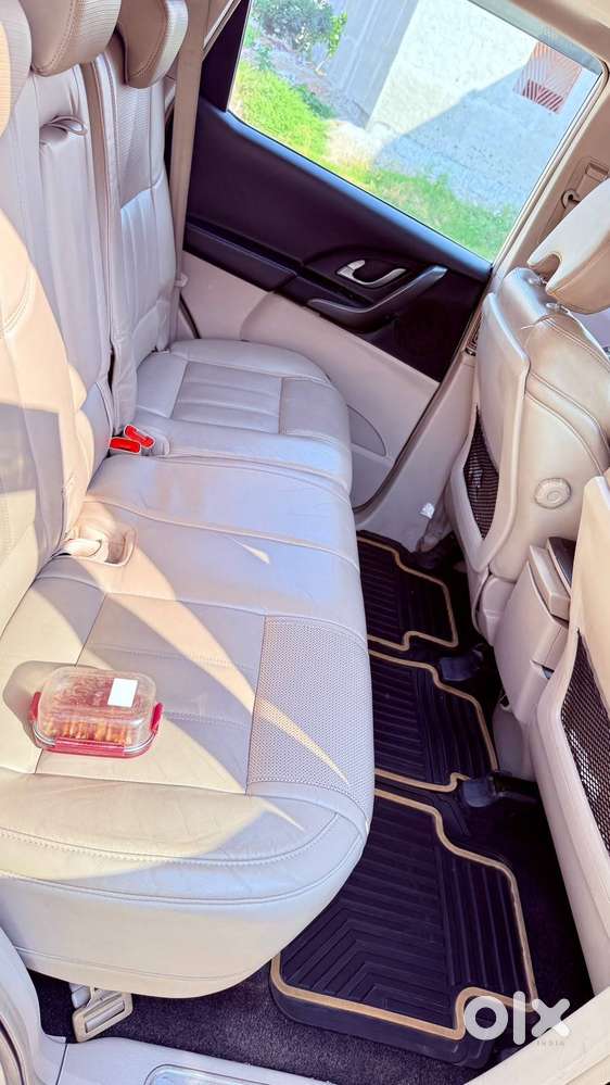 Mahindra Xuv500 W10 2016 Year