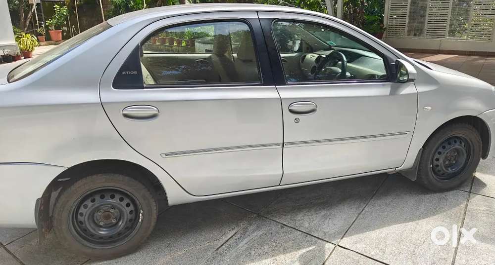 Doctor Owned Toyota Etios G 2013
