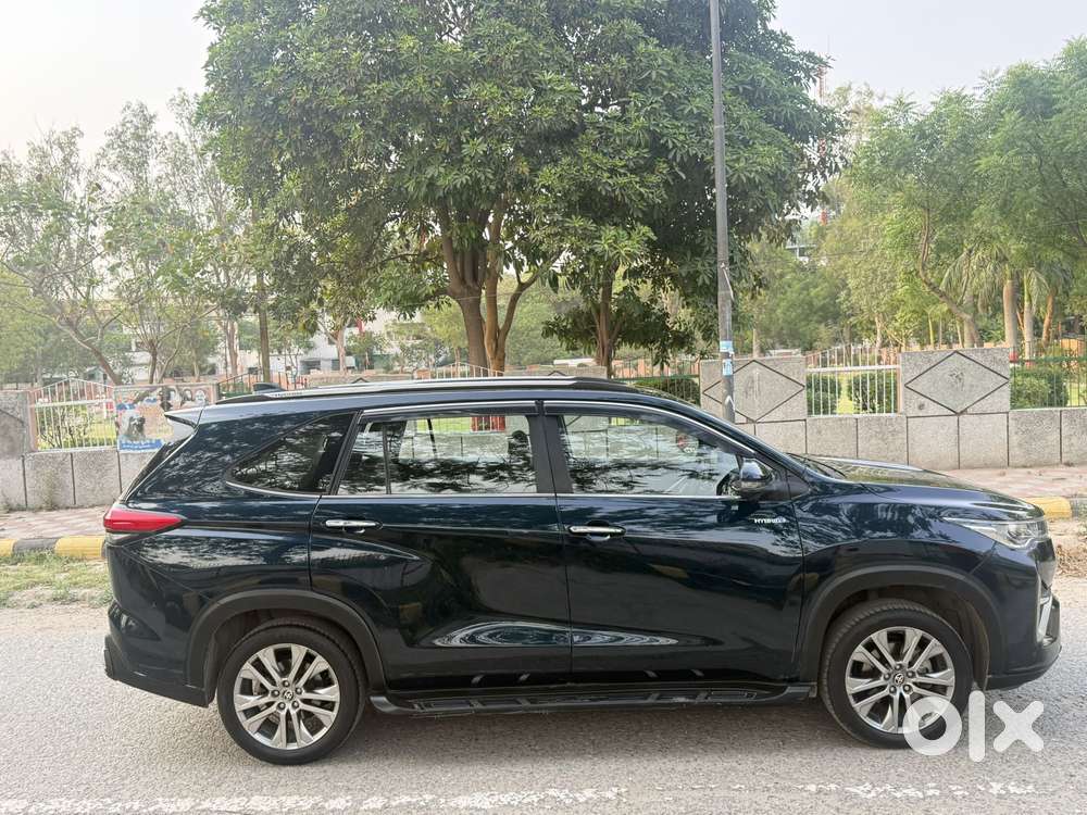 Toyota Innova Hycross 2.0 Zx Hybrid 7 Str, 2023, Petrol