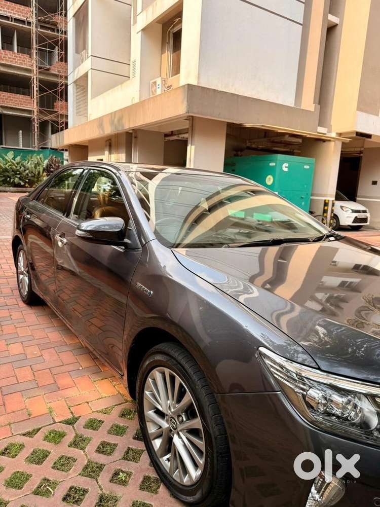 Toyota Camry 2018 Hybrid Well Maintained