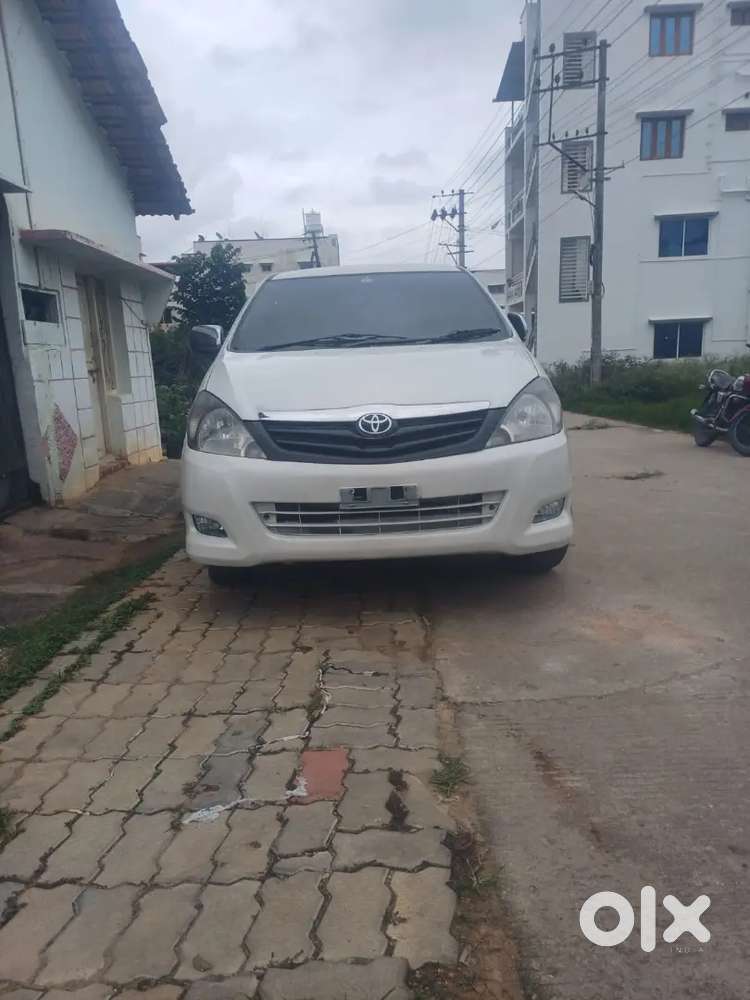 Toyota Innova Hycross 2005