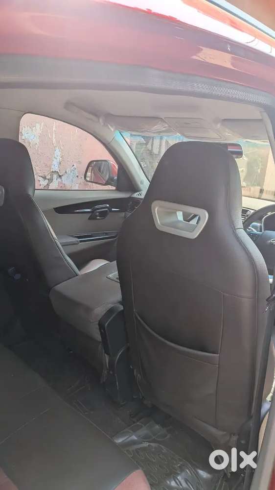 Mahindra Kuv 100 K8 6 Seater