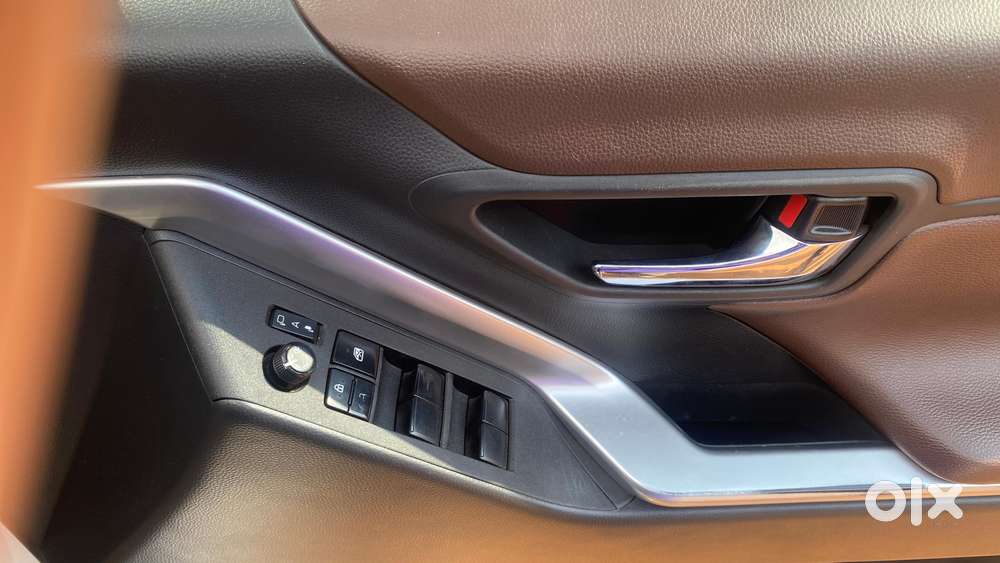 Toyota Innova Hycross 2.0 Vx Hybrid 7 Str, 2023, Petrol