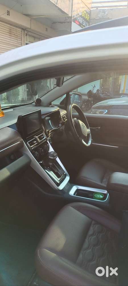Innova Hycross