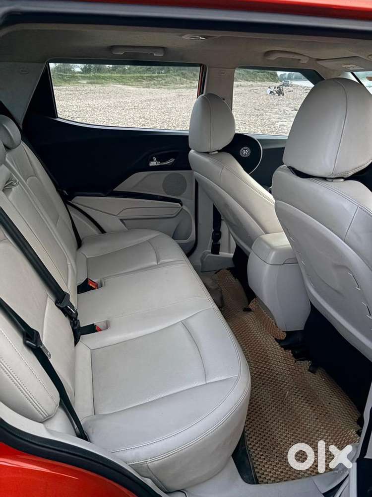 Mahindra Xuv300 2019 Diesel Good Condition,top Model With Sunroof