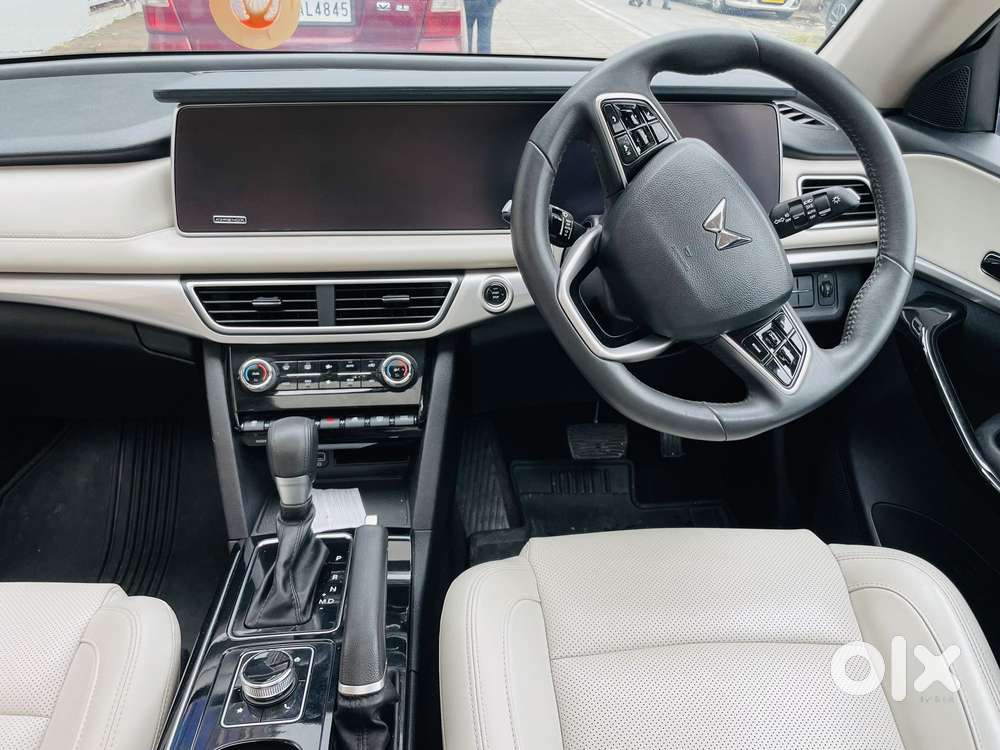 Mahindra Xuv700 2.2 Ax 7 Diesel At Str, 2023, Diesel