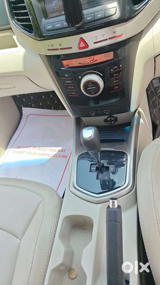 Mahindra Xuv300 1.2 W8 (o) Amt Petrol, 2022, Petrol