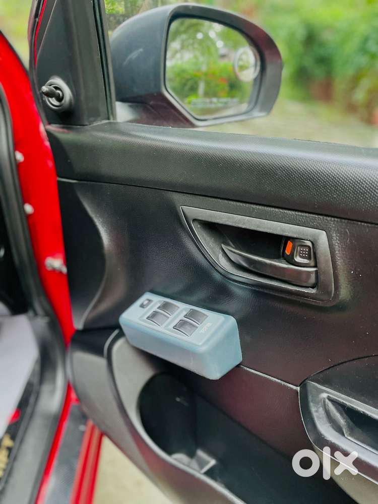 Maruti Suzuki Swift Lxi Optional-o, 2012, Petrol