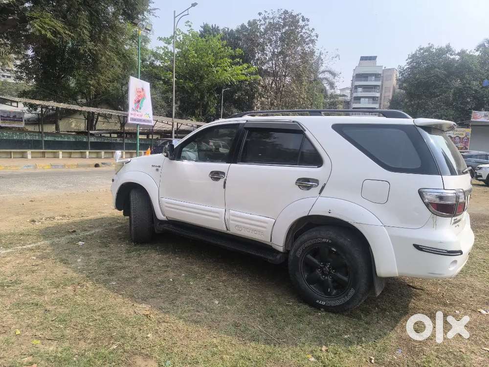 Toyota Fortuner Legender 2011 Diesel 300000 Km Driven