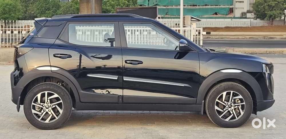 Mahindra Xuv 3xo Ax5 Pm Mt, 2024, Petrol