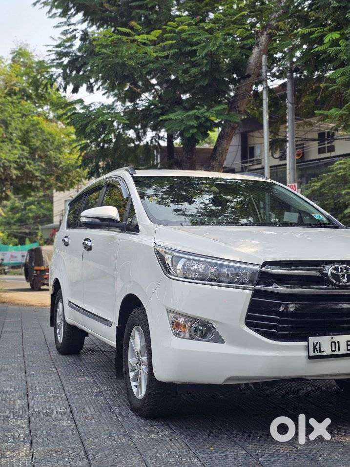 Toyota Innova Crysta 2.8 Gx Automatic 8 Str, 2016, Diesel