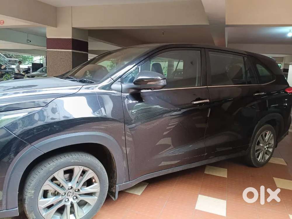 Innova Hycross