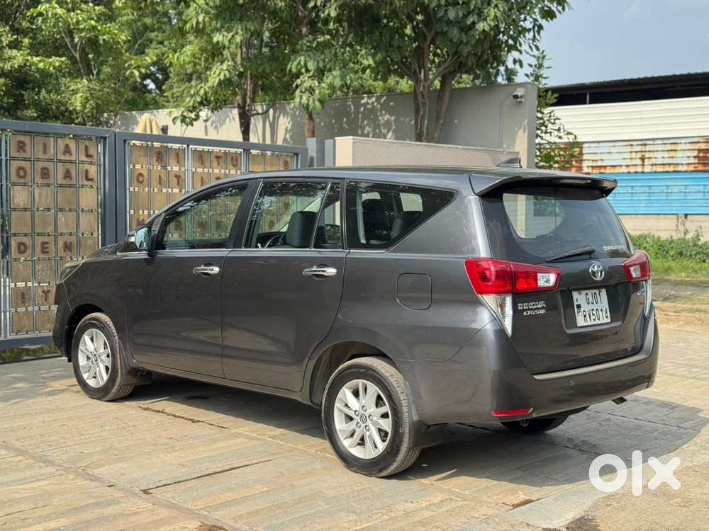 Toyota Innova Crysta 2.4 V, 2016, Petrol