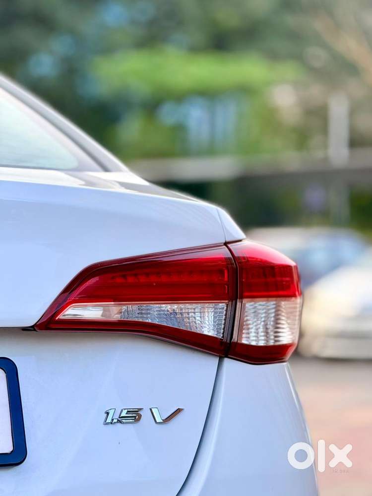 Toyota Yaris V Cvt, 2019, Petrol