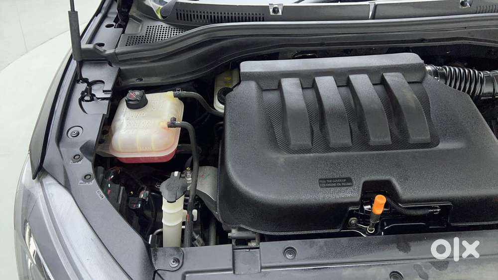 Mahindra Xuv700 2.0 Ax 7 Petrol At Str, 2023, Petrol