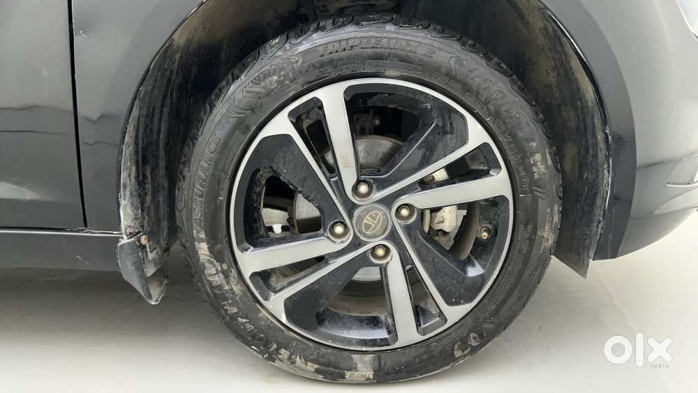 Tata Altroz 1.2 Xza Plus Dark Edition Dct, 2022, Petrol