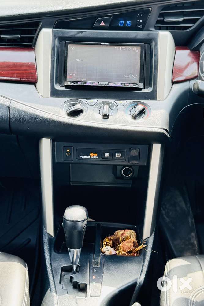 Toyota Innova Crysta [2016-2020] 2.4 Gx At 8 Str, 2017, Diesel