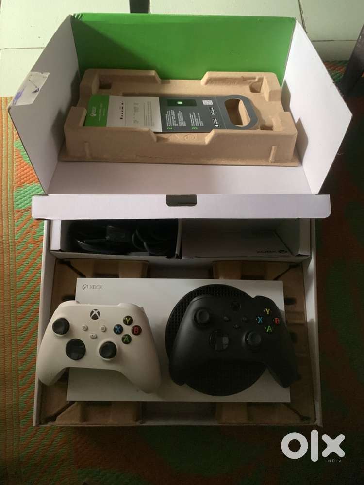 Xbox Series S 512 GB + 2 Original Controllers, Bill + Box - Rare Used