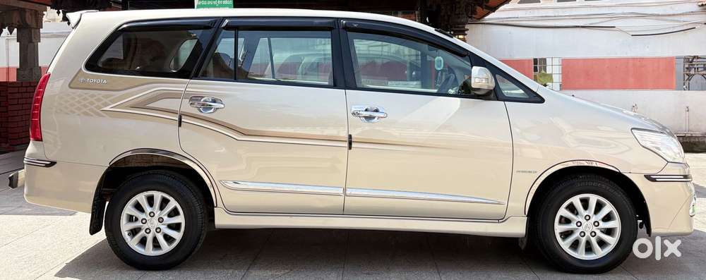 Toyota Innova 2.5 Vx 8 Seater Bs Iv, 2014, Diesel