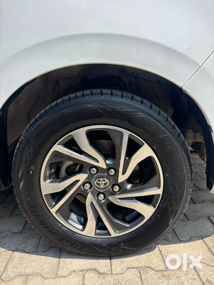 Toyota Innova Crysta [2020-ongoing] 2.4 Gx 7 Str, 2021