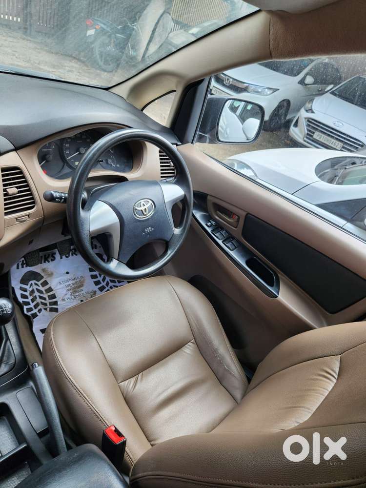 Toyota Innova 2.5 E Diesel Ps 7-seater, 2015, Diesel