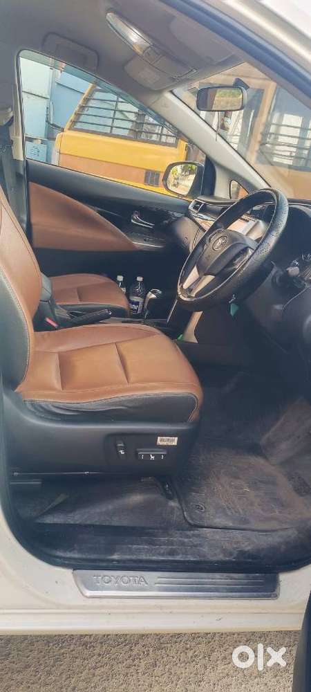 Toyota Innova Crysta 2.8 Zx At 7 Seater, 2017