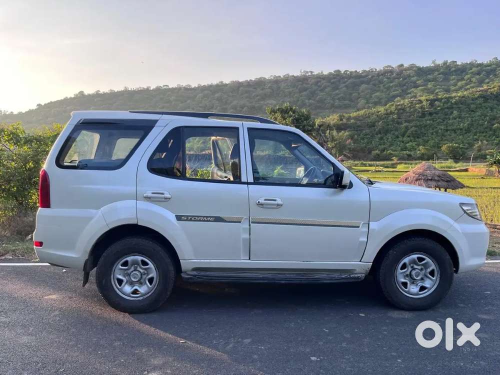 Tata Safari Storme 2013 Year