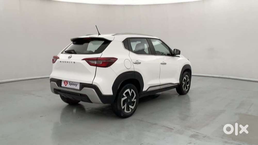 Nissan Magnite 1.0 Xv Premium, 2022, Petrol