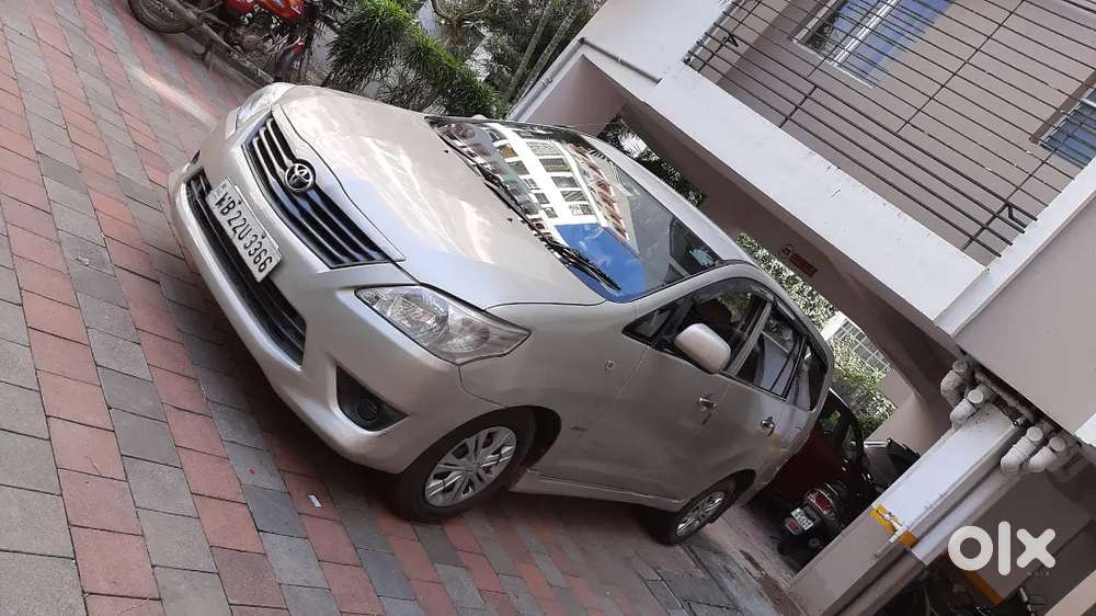 Toyota Innova 2012