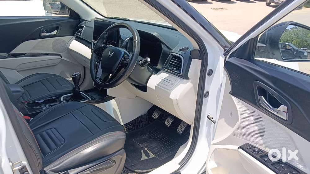 Mahindra Xuv 3xo Ax5 Pm Mt, 2024, Petrol