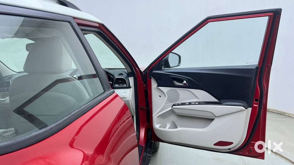 Mahindra Xuv300 W8 Option Dual Tone, 2021, Petrol