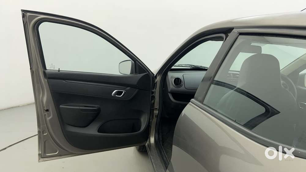 Renault Kwid 2019-ongoing 1.0 Rxt Amt (o), 2018, Petrol