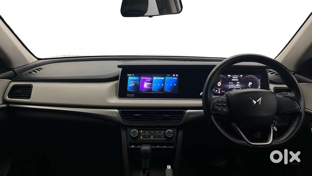 Mahindra Xuv700 2.0 Ax 5 Petrol At Str, 2023, Petrol