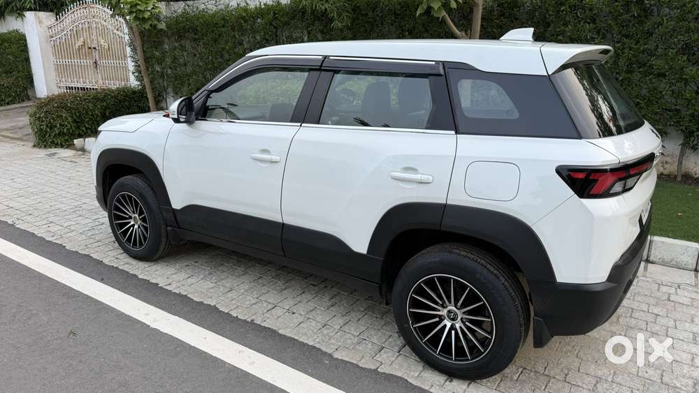 Maruti Suzuki Brezza 1.5 Vxi At Smart Hybrid, 2023, Petrol