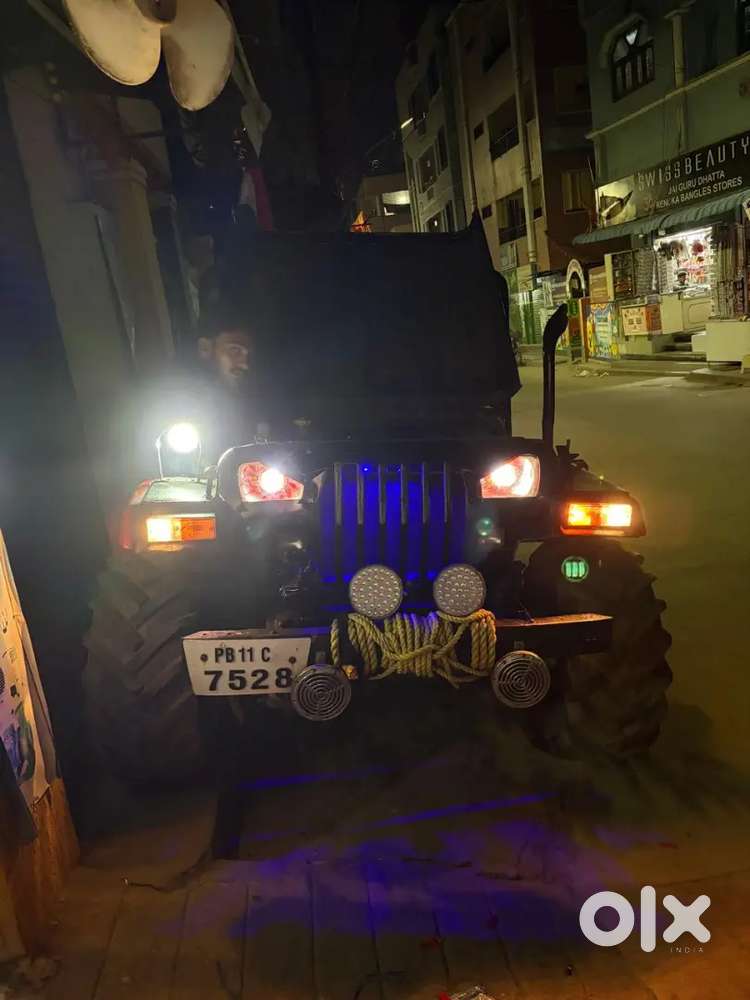 Mahindra Jeep 2000 With Manual Transmission