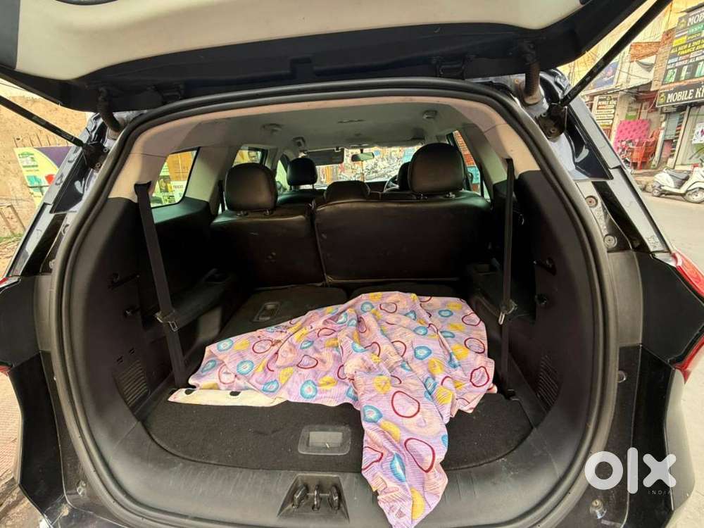 Mahindra Xuv700  Well Maintained  Less Driven  Single Owner