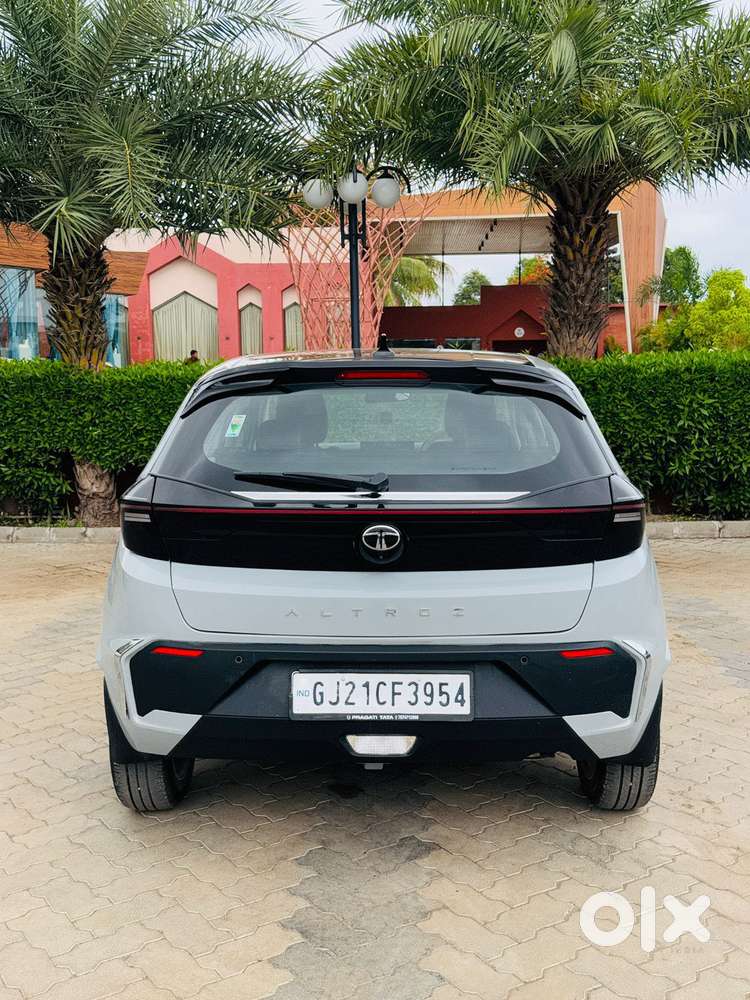 Tata Altroz Accomplished S Mt Diesel, 2025, Petrol