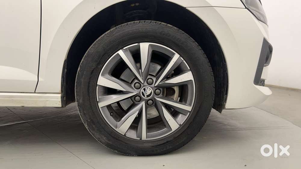 Skoda Slavia Style 1.0l Tsi At, 2023, Petrol
