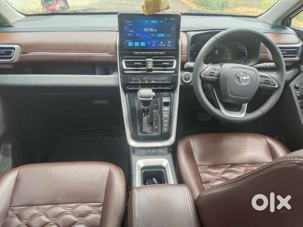Toyota Innova Hycross 2.0 Vx (o) Hybrid 7 Str, 2025, Petrol