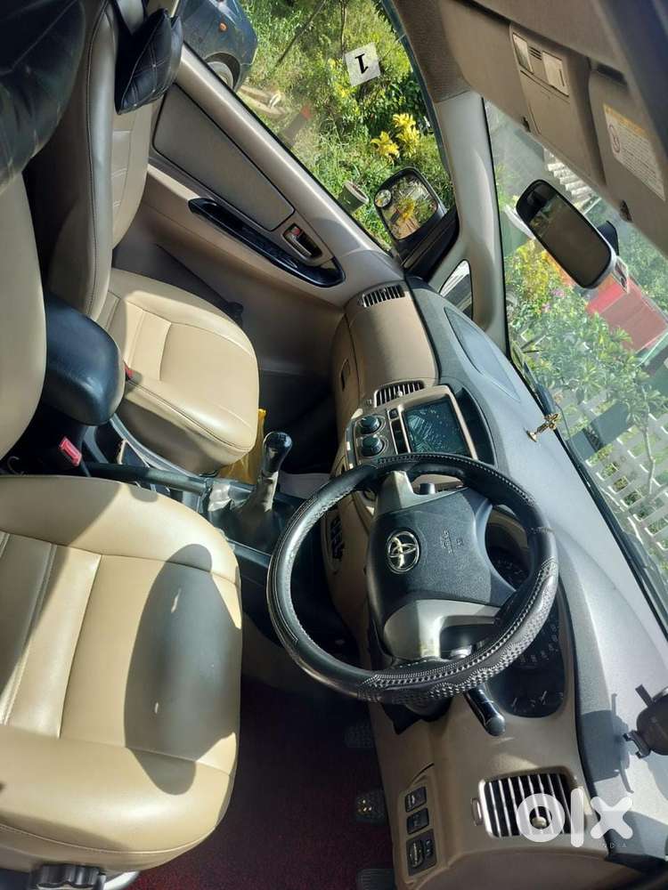 Toyota Innova 2.5 G (diesel) 8 Seater Bs Iv, 2015, Diesel