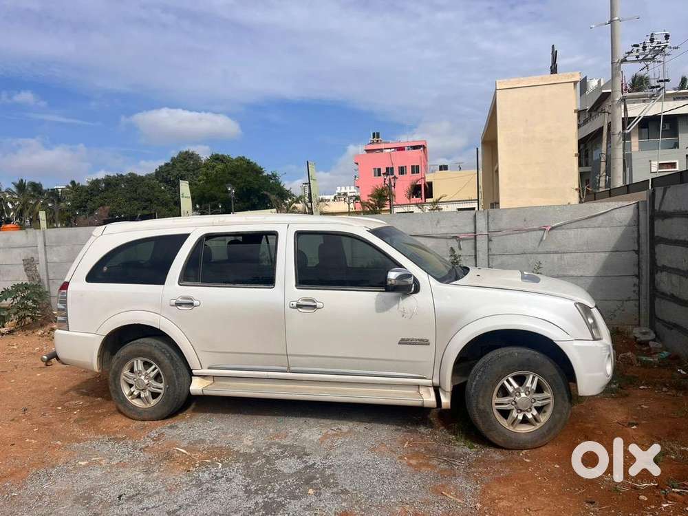Isuzu Mu7 2015