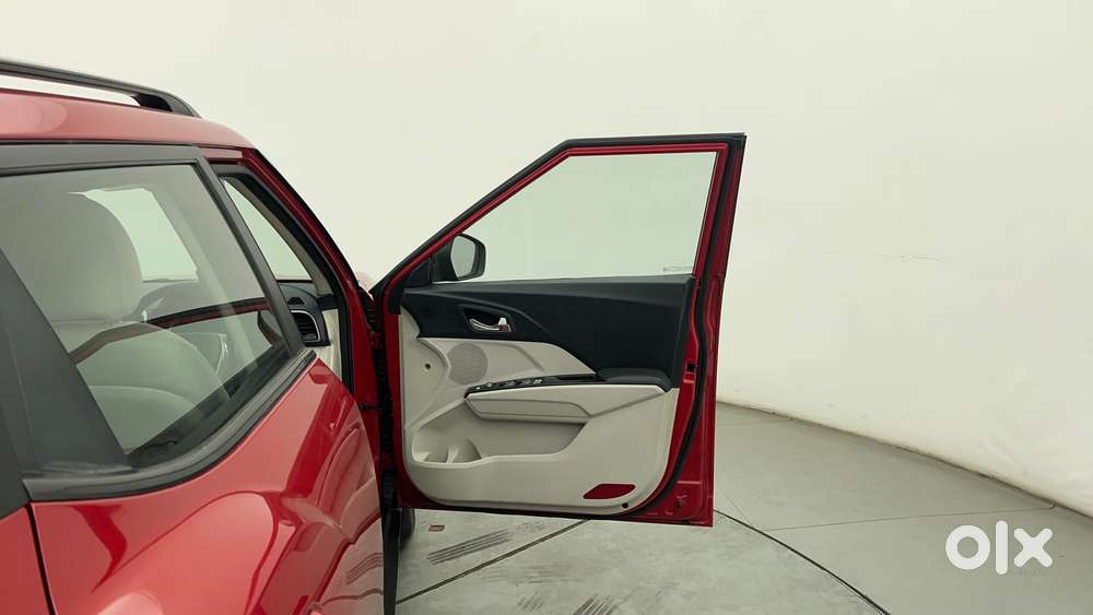 Mahindra Xuv300 1.2 W8 (o) Amt Petrol, 2022, Petrol