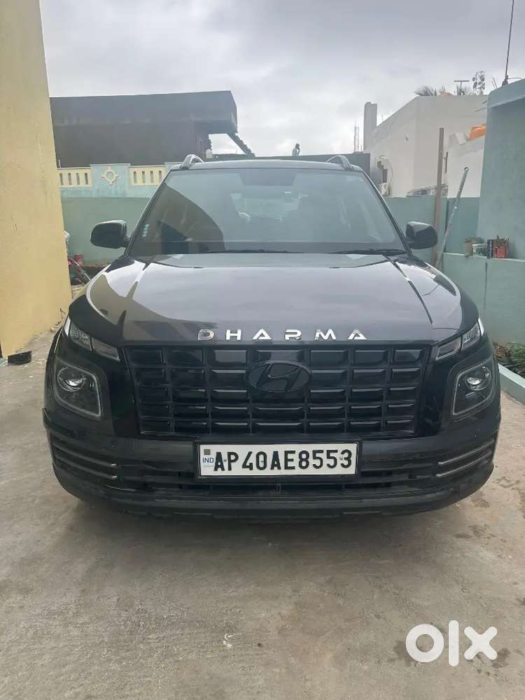 Hyundai Venue 2023 Petrol 27100 Km Driven