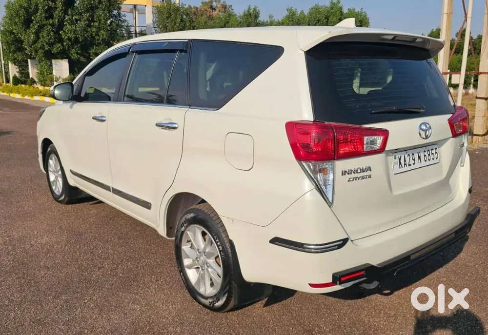 Innova Crysta 2.4 V Mt 7 Str 2020