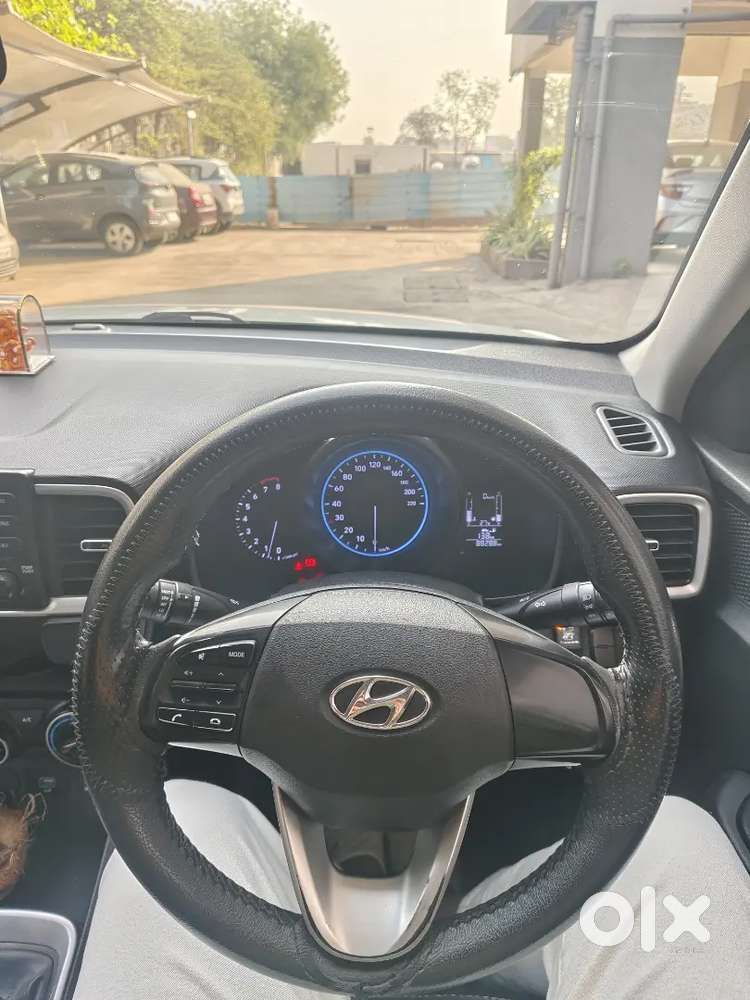 Hyundai Venue 2019  Petrol + Cng