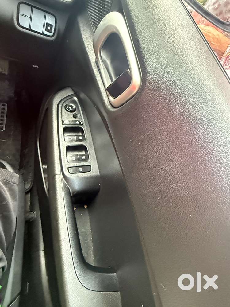 Hyundai Venue S 1.2 Petrol Manual | Dec 2021 | 35,000 Km | First Owner