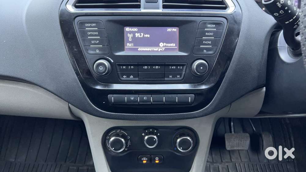 Tata Tiago Xza, 2017, Petrol