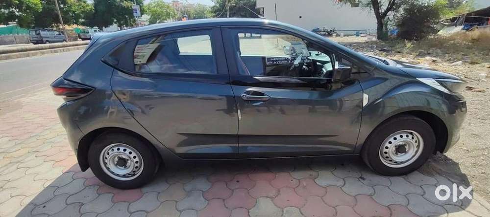 Tata Altroz Cng & Hybrids Well Maintained