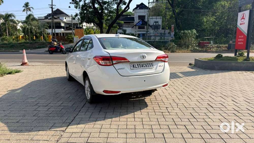 Toyota Yaris J Cvt, 2021, Petrol