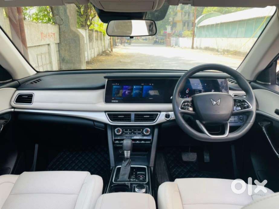 Mahindra Xuv700 2.2 Ax 7 Diesel At Luxury Pack Str, 2021, Diesel